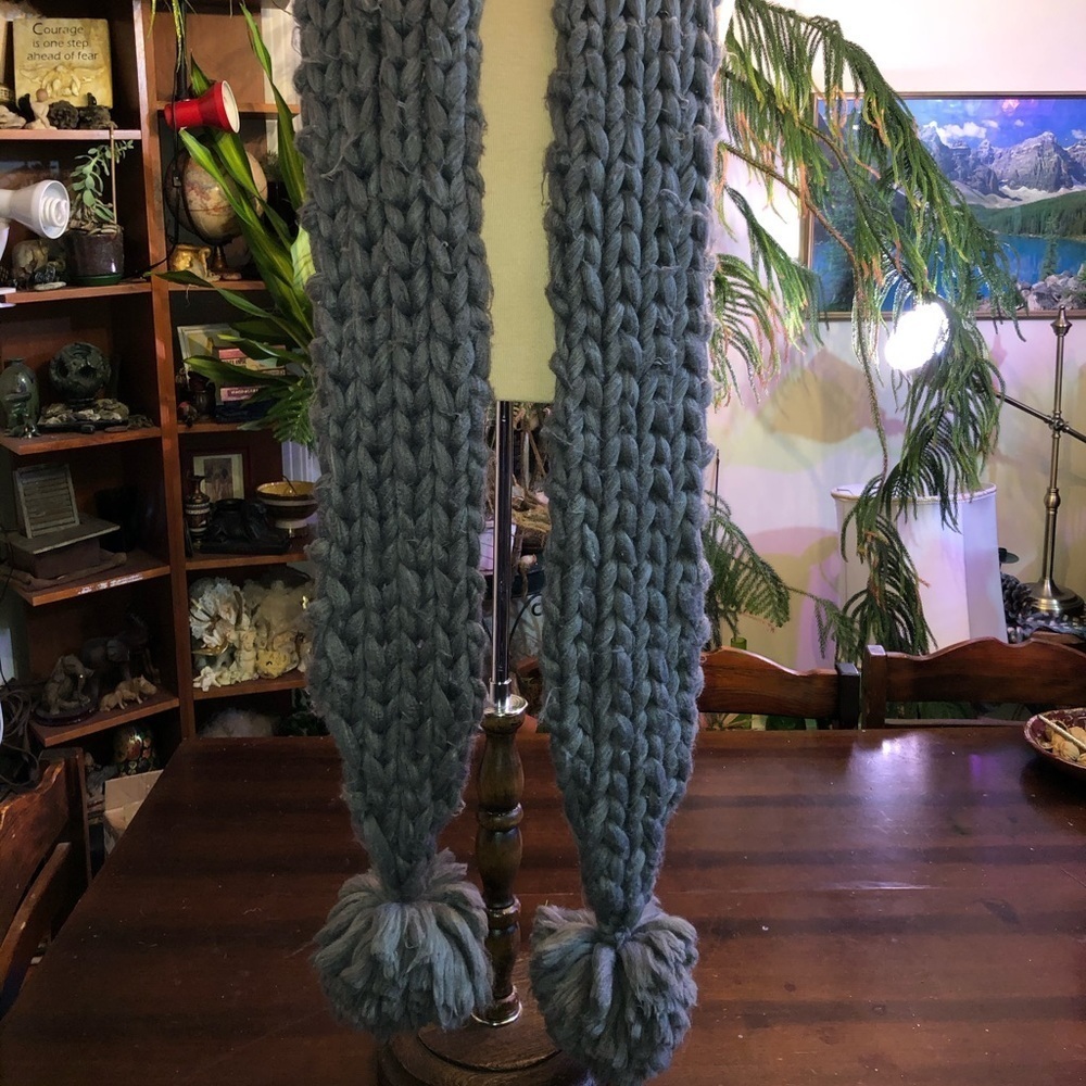 Women grey chunky yarn scarf:Parkhurst
